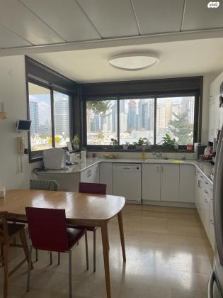 זכרון יעקב 20 (הצפון החדש סביבת ככר המדינה)