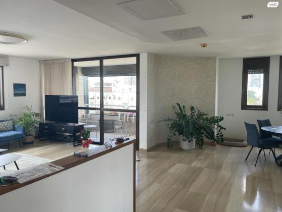 זכרון יעקב 20 (הצפון החדש סביבת ככר המדינה)