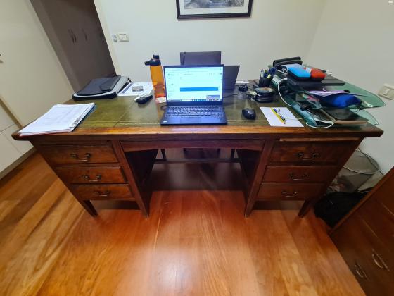 שולחן עבודה אנגלי עתיק יחודי