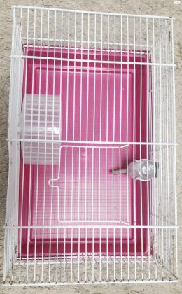 כלוב לאוגרים עם מתקן שתייהומתקן