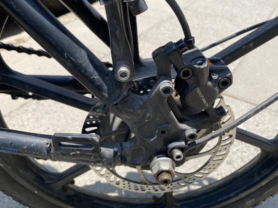 אופניי מגנום שמורות, מעצורים ודיסקים