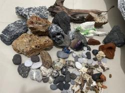 כל מיני סלעים, דקורציות ואבנים