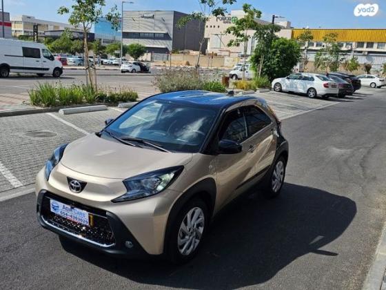 טויוטה אייגו קרוס (AYGO X) Pure הצ'בק 4X2 אוט' 1.0 (72 כ"ס) בנזין 2023 למכירה בראשון לציון
