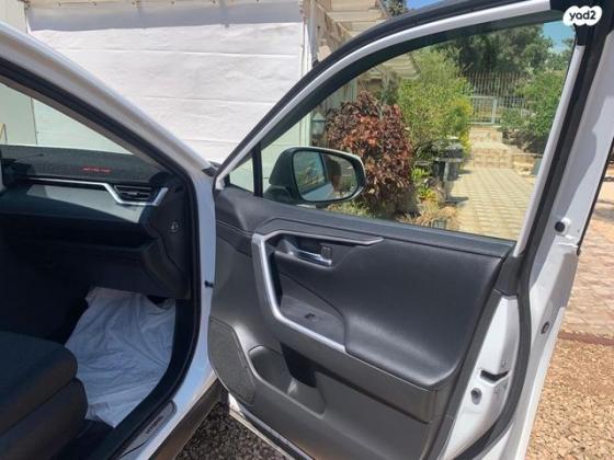 טויוטה RAV4 הייבריד E-xperience הייבריד 5 דל' אוט' 2.5 (178 כ''ס) בנזין 2021 למכירה במגדל