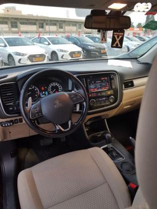 מיצובישי אאוטלנדר Instyle אוט' 7 מק' 2.0 (150 כ"ס) בנזין 2016 למכירה ברעננה