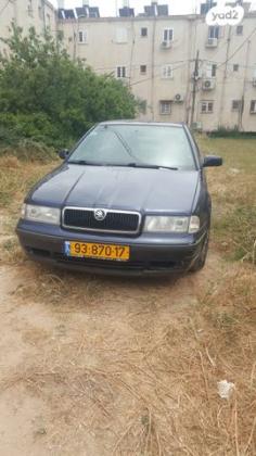 סקודה אוקטביה Ambiente הצ'בק אוט' 1.6 (100 כ''ס) בנזין 2000 למכירה בהרצליה