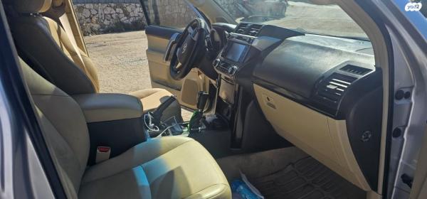 טויוטה לנד קרוזר ארוך 4X4 Luxury אוט' דיזל 7 מק' 2.8 (177 כ"ס) דיזל 2016 למכירה בבית ג'ן