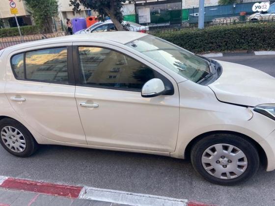יונדאי i20 Insight ידני 1.2 (85 כ"ס) בנזין 2014 למכירה ברחובות