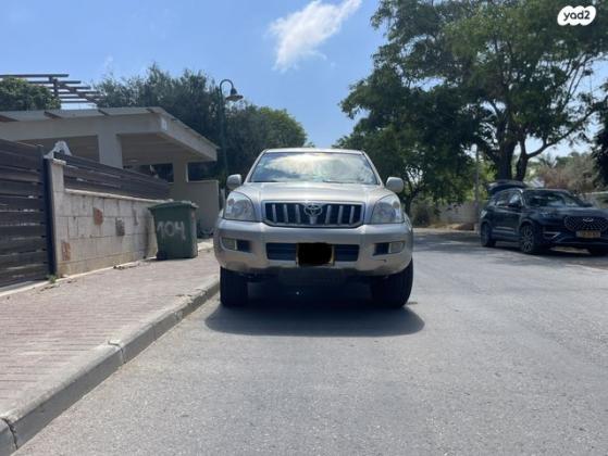 טויוטה לנד קרוזר ארוך 4X4 Luxury אוט' דיזל 8 מק' 3.0 (166 כ''ס) דיזל 2004 למכירה בחיפה