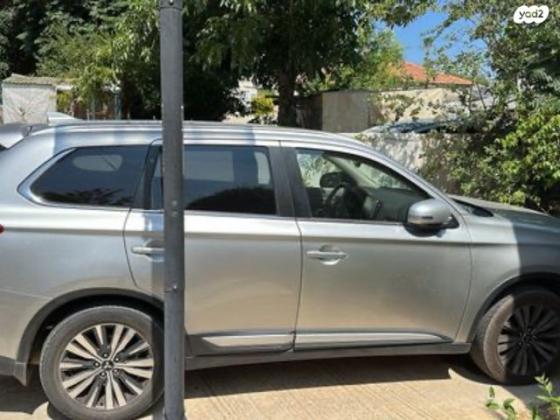 מיצובישי אאוטלנדר Premium אוט' 7 מק' 2.0 (150 כ''ס) בנזין 2019 למכירה בהרצליה