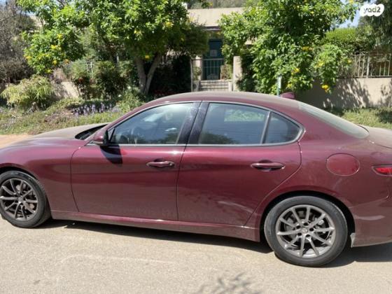 אלפא רומיאו ג'וליה Milano אוט' 2.0 (197 כ"ס) בנזין 2018 למכירה בכפר נטר