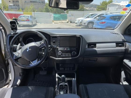 מיצובישי אאוטלנדר Intense אוט' 7 מק' 2.0 (150 כ"ס) בנזין 2018 למכירה בירושלים