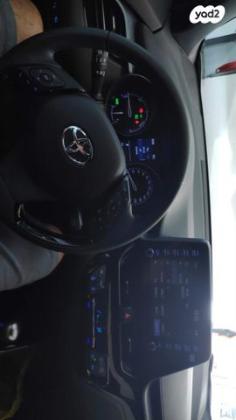 טויוטה C-HR Chic הייבריד אוט' 1.8 (98 כ"ס) בנזין 2021 למכירה בתל אביב יפו