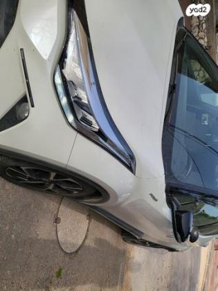 טויוטה C-HR Chic הייבריד אוט' 1.8 (98 כ"ס) בנזין 2021 למכירה בחיפה