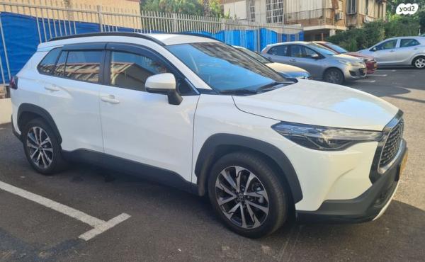 טויוטה קורולה קרוס 4X2 Dynamic אוט' 1.8 (97 כ''ס) בנזין 2023 למכירה בפתח תקווה