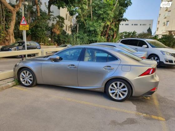 לקסוס IS300h Luxury הייבריד אוט' 2.5 (181 כ"ס) בנזין 2015 למכירה בתל אביב יפו