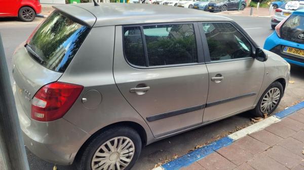 סקודה פאביה Ambiente אוט' 1.2 (105 כ''ס) בנזין 2011 למכירה ברמת גן