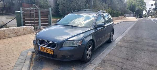 וולוו V50 Luxury אוט' 2.0 (145 כ''ס) בנזין 2011 למכירה בתל אביב יפו