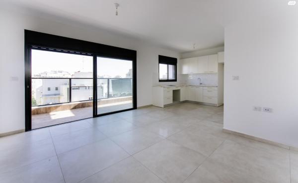 אהבת ציון 3 (שעריה)