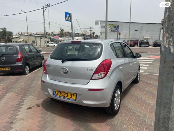 יונדאי i20 Insight אוט' 1.4 (100 כ"ס) בנזין 2014 למכירה בפתח תקווה