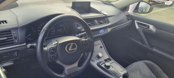 לקסוס CT200H Luxury הייבריד אוט' 1.8 (99 כ"ס) בנזין 2015 למכירה בעפולה