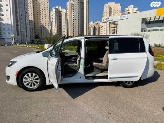 קרייזלר פסיפיקה Touring L אוט' 7 מק' 3.6 (280 כ''ס) בנזין 2018 למכירה בפתח תקווה