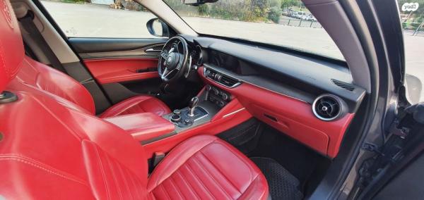 אלפא רומיאו סטלויו 4X4 First Edition SR אוט' 2.0 (280 כ''ס) בנזין 2018 למכירה בתל אביב יפו