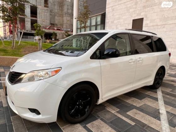 טויוטה סיינה LE אוט' 8 מק' 3.5 (266 כ"ס) בנזין 2015 למכירה בבת ים