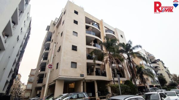 פנטהאוז 5 חדרים למכירה בבת ים | חביבה רייק | שיכון ותיקים