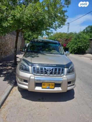טויוטה לנד קרוזר ארוך 4X4 Luxury אוט' דיזל 8 מק' 3.0 (166 כ''ס) דיזל 2005 למכירה במטע