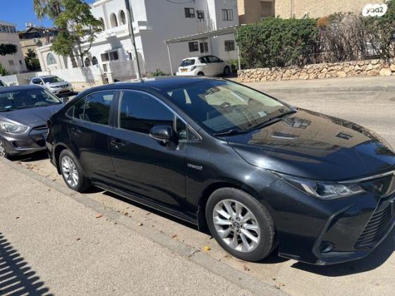 טויוטה קורולה הייבריד Sun סדאן אוט' 1.8 (98 כ''ס) בנזין 2019 למכירה בחיפה