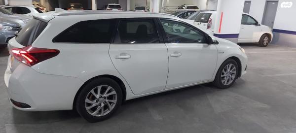 טויוטה אוריס הייבריד TS Sky סטיישן הייבריד אוט' 1.8 (99 כ"ס) בנזין 2018 למכירה בנתניה