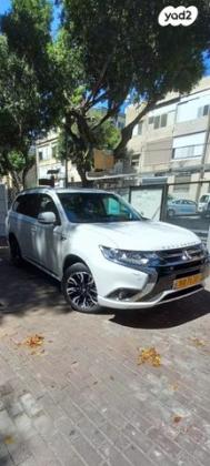 מיצובישי אאוטלנדר PHEV 4X4 Luxury הייבריד אוט' 5 מק' 2.0 (121 כ"ס) היברידי חשמל / בנזין 2018 למכירה בחיפה