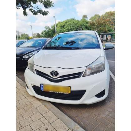 טויוטה יאריס Style אוט' 1.3 (99 כ"ס) בנזין 2012 למכירה בתל אביב יפו