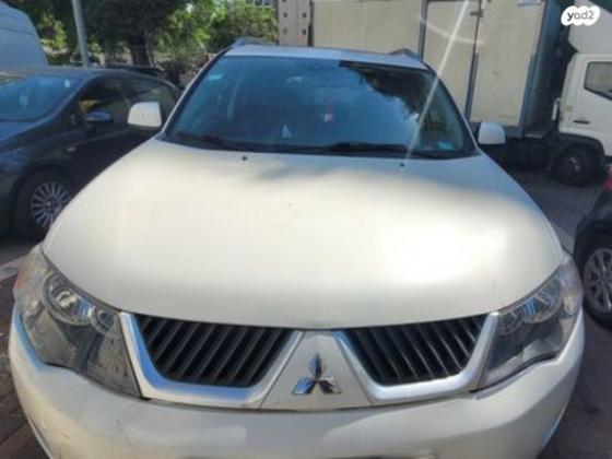 מיצובישי אאוטלנדר 4X4 Sport אוט' 7 מק' 2.4 (170 כ''ס) בנזין 2008 למכירה בתל אביב יפו