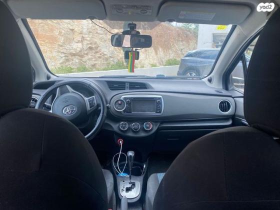טויוטה יאריס Style אוט' 1.3 (99 כ"ס) בנזין 2012 למכירה בחיפה