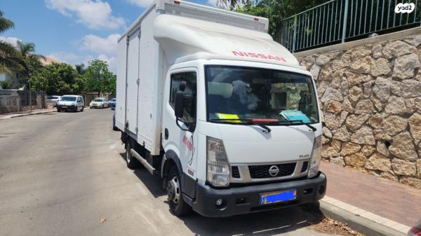 ניסאן קבסטאר דאבל קבינה ידני דיזל + ארגז 3.0 (150 כ''ס) 4.0 טון דיזל 2017 למכירה בכפר סבא