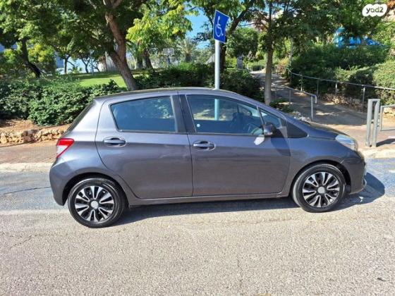 טויוטה יאריס Sol אוט' 1.3 (99 כ"ס) בנזין 2013 למכירה בחולון