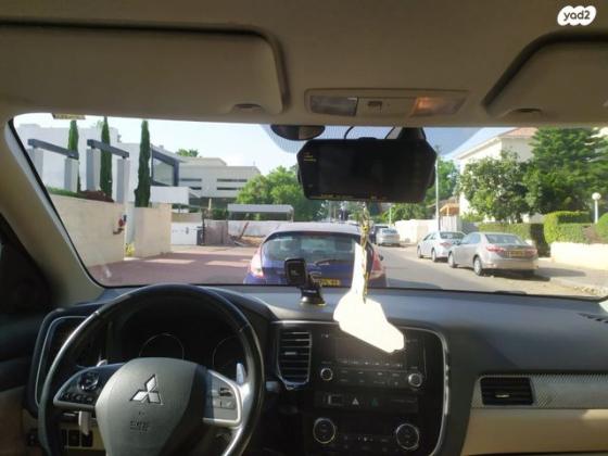 מיצובישי אאוטלנדר Instyle אוט' 7 מק' 2.0 (150 כ"ס) בנזין 2013 למכירה ברמת השרון