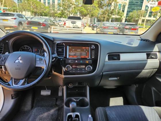 מיצובישי אאוטלנדר Instyle אוט' 7 מק' 2.0 (150 כ"ס) בנזין 2016 למכירה בנתניה