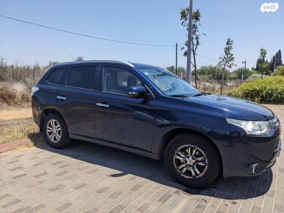 מיצובישי אאוטלנדר Instyle אוט' 7 מק' 2.0 (150 כ"ס) בנזין 2014 למכירה בכפר סבא