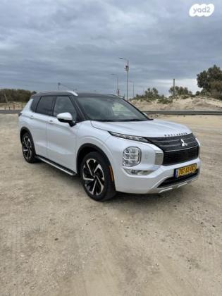 מיצובישי אאוטלנדר 4X4 Luxury TTH אוט' 7 מק' 2.5 (181 כ"ס) בנזין 2022 למכירה בפרדס חנה כרכור