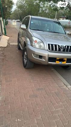 טויוטה לנד קרוזר ארוך 4X4 Luxury אוט' דיזל 8 מק' 3.0 (166 כ''ס) דיזל 2004 למכירה בעתלית