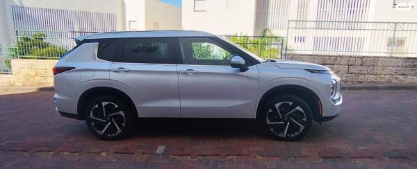 מיצובישי אאוטלנדר Instyle אוט' 7 מק' 2.5 (181 כ"ס) בנזין 2022 למכירה במודיעין מכבים רעות