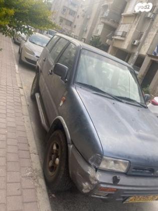 ניסאן טראנו ארוך 4X4 ידני 2.4 (124 כ''ס) בנזין 1996 למכירה ברמלה