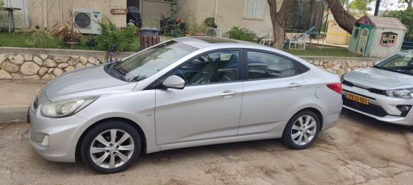 יונדאי i25 Premium אוט' 1.6 (124 כ"ס) בנזין 2011 למכירה בחצרים