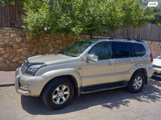 טויוטה לנד קרוזר ארוך 4X4 Luxury אוט' דיזל 8 מק' 3.0 (166 כ''ס) דיזל 2005 למכירה במטע