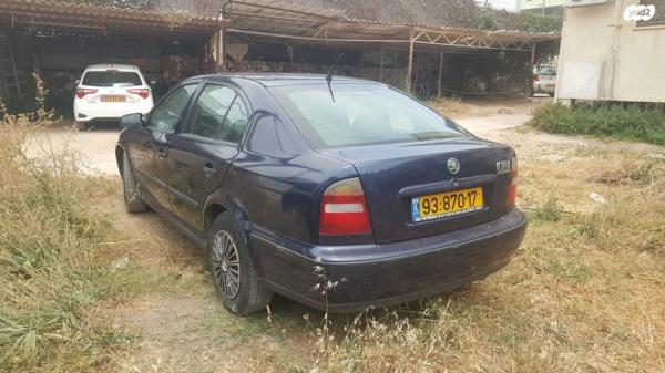 סקודה אוקטביה Ambiente הצ'בק אוט' 1.6 (100 כ''ס) בנזין 2000 למכירה בהרצליה