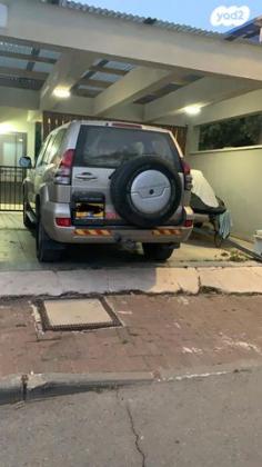 טויוטה לנד קרוזר ארוך 4X4 Luxury אוט' דיזל 8 מק' 3.0 (166 כ''ס) דיזל 2004 למכירה בעתלית