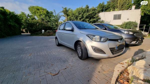 יונדאי i20 Insight אוט' 1.4 (100 כ"ס) בנזין 2014 למכירה בבניה